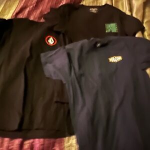 Volcom Black and Blue Mens Shirts - size Medium- 3 pack- like new